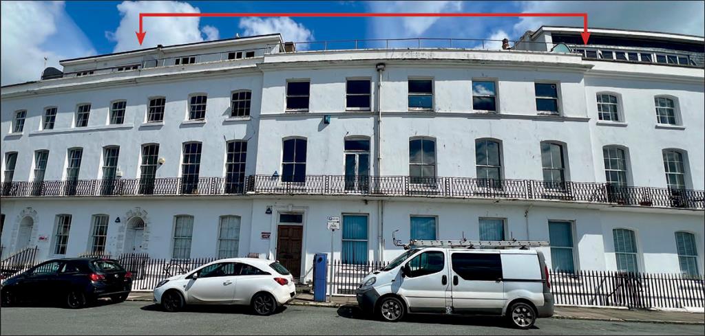 Lot: 89 - SUBSTANTIAL RESIDENTIAL DEVELOPMENT WITH OUTSTANDING VIEWS PLANNING FOR TWELVE APARTMENTS - Front of the building 48 and 50 The Terrace